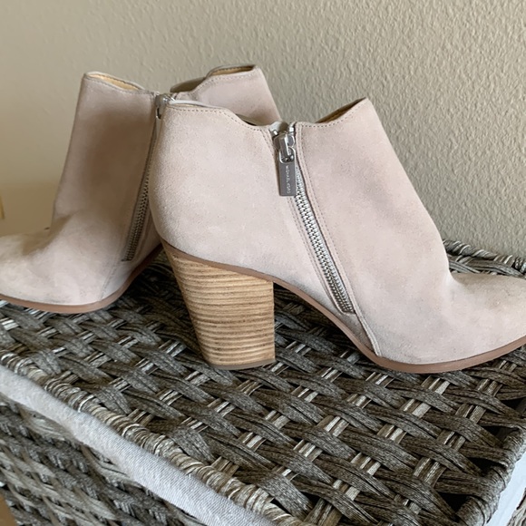 Michael Kors heeled booties - Picture 5 of 9